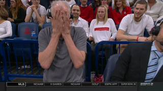 Bill Walton Rubs Special Temecula Dirt All Over Himself